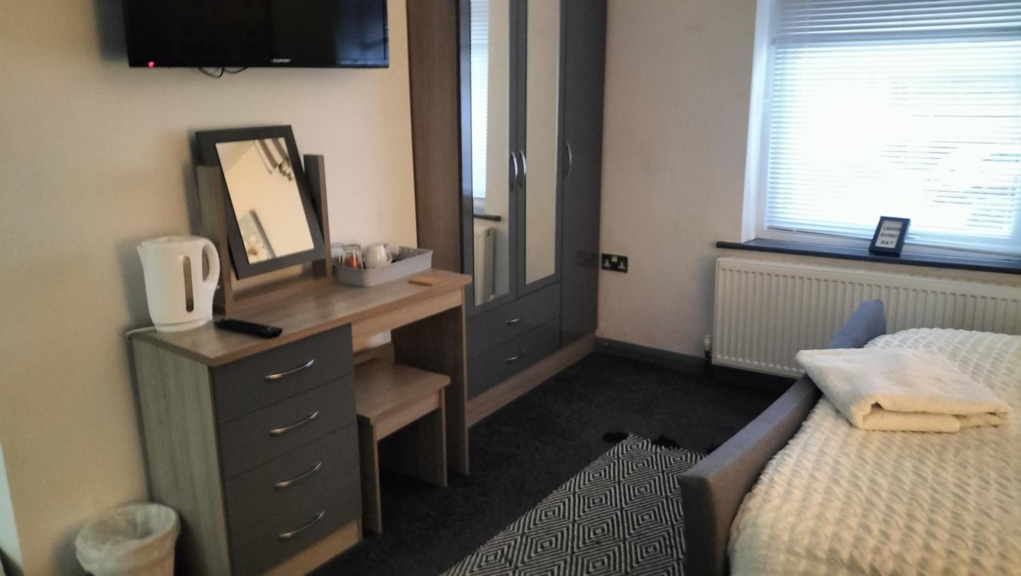 The New Accommodation Free Complementary Breakfast Tibshelf Bilik gambar